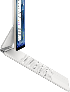 Beyaz renkte Magic&nbsp;Keyboard’a takılı Yıldız&nbsp;Işığı rengi iPad Air’in yandan dış görünümü