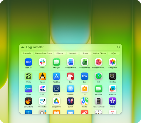 MacBook Neo’nun ekranında Microsoft PowerPoint, Word, Excel, OneNote, Google Chrome, Google Drive, FaceTime, Mesajlar, Fotoğraflar, Notlar, Canva, WhatsApp, Zoom, Essayist, Craft, Affinity, Box ve Todoist uygulamalarının bulunduğu Uygulamalar penceresi gösteriliyor