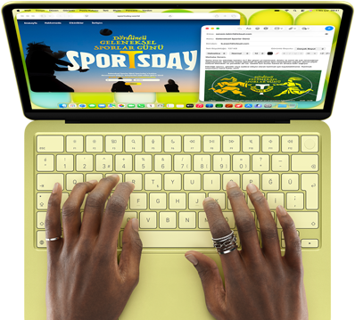 MacBook Neo, puslu sarı renk, klavye üzerinde duran eller, kullanıcı bir spor etkinliği için davet mail'i hazırlıyor, yanda etkinliğin websitesi açık