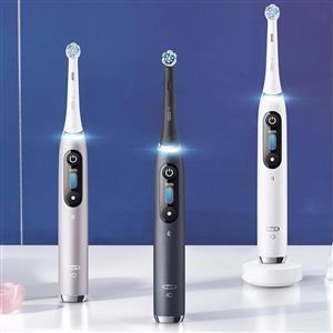 Oral-B IO 9 Serisi Şarjlı Diş Fırçası Siyah + Seyahat Kabı + Manyetik Şarj Cihazı